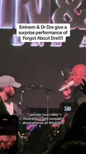 Eminem & Dr Dre Surprise Performance of Forgot About Dre