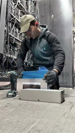 Quick PSU swap in fast forward — minimal downtime, maximum uptime. ⚡🚀