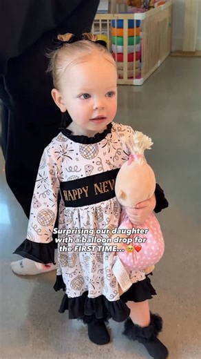 The way Ellie said “again?” Was so cute 🥹 This was such a fun surprise to make! ❤️ backstory ::: Kay and I wanted to make the new year celebration extra special for the girls since our 2 babies had to go to bed before midnight! We decided we would do a balloon drop and let them watch the countdown on the TV. It was so fun watching Ellie’s reaction to the balloons and the ball drop! She really enjoyed it and wanted to keep doing the countdown over and over! 😂 we’re in like 2060 now instead of 2