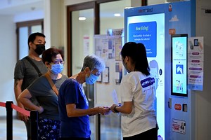 250,000 masks collected on first day of free mask drive; residents pleased with choice of 2 sizes