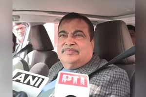 Nitin Gadkari Rides Flex Fuel Car, Calls Bio-Ethanol Pollution-Free & Cost-Effective