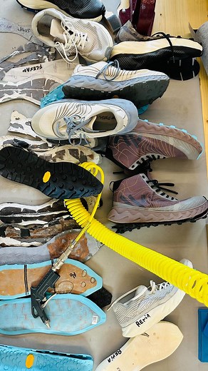 Pedro Moya ⚡️ palabraderunner on Instagram: "👀 Zapatillas como nuevas. Si te encuentras con este camión en una carrera, aprovecha, porque resolarán tus zapatillas completamente gratis y las dejarán como nuevas. Es el @vibram Vibram Sole Factor Mobile Lab, y es, literalmente, un camión completamente equipado para resolar zapatillas al momento. Es el paraíso de cualquier zapatero, porque tiene toda la maquinaria necesaria para resolar cualquier zapatilla del mercado. ¿Por qué resolar una zapatill