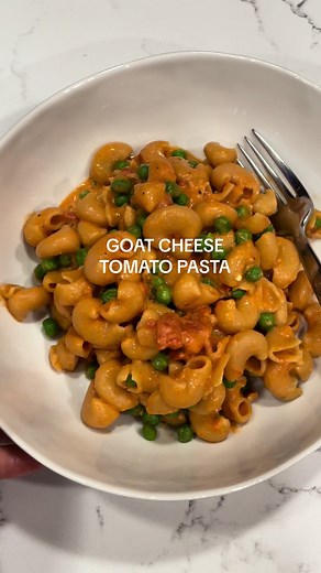 This goat cheese tomato pasta is the ultimate weeknight dinner. It’s packed with protein and comes together with just 4 ingredients! You’ll need: - 1 box of Chickapea Pasta (reserve 1/2 cup of pasta water) - 1 cup of tomato sauce - 1 small block of goat cheese - 1/2 cup of peas 1. Cook your Chickapea Pasta according to the instructions on the box. Reserve some pasta water for the sauce. 2. Drain the pasta and then in the same pot add in the goat cheese, tomato sauce and pasta water. Stir until t