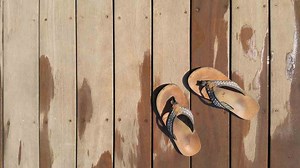 The Ultimate Guide on How to Clean Rainbow Sandals