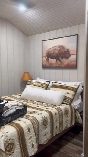 Spent the weekend with Chris in Kansas. Here’s a tour of our Airbnb we stayed in. It was so cozy & we had the best host. They even left us a charcuterie board! #deerhunting #qualitytime #cabin #deercamp #husbandandwife #fall #cabintour | MaryMagie