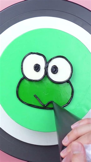 Satisfying Frog Cake Decoration: Flawless Piping Technique! 😍 #shorts
