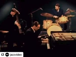 Great footage from the BBC, Bill Evans Trio… #jazz #piano #pianist #studiosession #music | Hangout - Jazz, Blues and Lounge Music