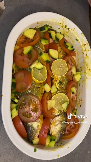 Recette facile de bar au four avec sauce pour accompagner | Poisson