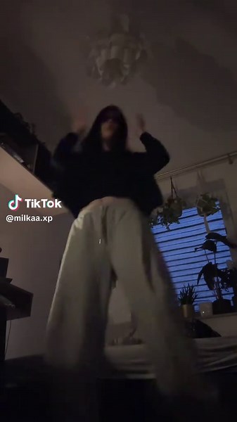 Song so peak I needed to make a silly dance for it 😛 (but the quality 💔) #gdragon #foryoupage #TOP #fyp #bigbang