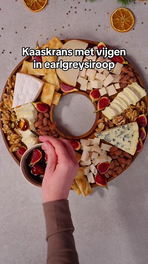Maak een heerlijke kaaskrans met vijgen in earlgreysiroop!