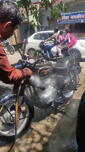 Long Drive pe chal 🐎 #trending #viral #shorts #splendor #bullet350