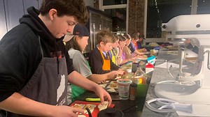 Kids' cooking classes teach kitchen skills, help donate to others in need