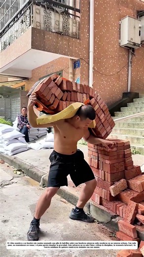 Llevar ladrillos a hombros: ¿Por qué este trabajo define la resistencia humana?