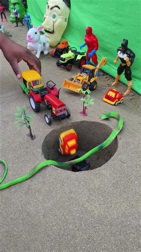 Auto rickshaw Pushing 2 car tractor 🚜 taxi 😲 in pit ditch parking Jcp hulk snake 🐍 toys #jcb #viral
