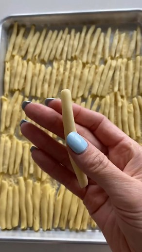 Maccheroni al Ferro 🍝 This tubular pasta shape demonstrated by @alexandraborland is made by wrapping semolina pasta dough around an iron rod (aka a ferretto). Get the measurements for the pasta below ✨ Pasta Dough: 400 grams semolina rimacinata flour 200 grams warm water 15 grams olive oil #feedfeed #pasta #howto #freshpasta #pastamaking #easyrecipe | Feedfeed