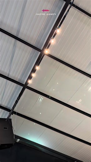 André Junior on Instagram: "Galera! Se liguem nessa #instalação de #projetor que fizemos em #lencoispaulista na #igreja @igreja.transbordante_ Nós colocamos para eles um novo projetor de curta distância da #Viewsonic PS502W com instalação de nova iluminação também !! E galera, assista o vídeo todo, porque neste vídeo conto dicas para melhorar sua projeção e deixar tudo com mais qualidade! Se gostou, deixa um like e siga a gente para mais conteúdos !"