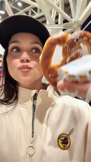 melissa robles on Instagram: "YA ES OCTUBRE Y TODO SE MAXIMIZA: LA PASIÓN, LOS SUEÑOS Y EL DESEO DE SER CAMPEÓN. QUIÉN GANARÁ LA POSTEMPORADA? ⚾🔥 @mlbmexico"