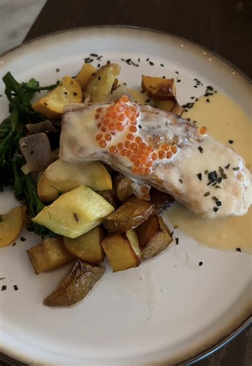 🇳🇴 There are a lot of tasty restaurants on Senja, but this one is so special to me as it was where I chose to spend my last birthday. 📍Senja by Heart (Torsken) This restaurant is located overlooking a fjord in a very remote part of Senja. The menu is diverse (and pretty affordable for Norway) and it is a great option if you’re staying at the fjordcamp by the water. Save this post and add Senja by Heart to your island itinerary! ____ Senja, Norway • Things to do in Senja • Restaurants in Senja