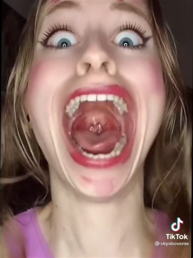 I FORGOT TO UPLOAD ONE OF THE BEST SKYABOVEME'S TIKTOK. Well, now it's uploaded and everyone is happy to see the Titan Girl - Cannibal Girl #skyaboveme #2021