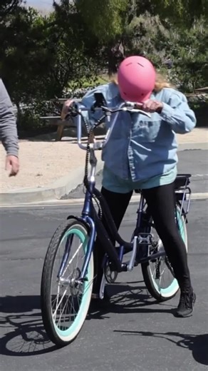 Electric bikes: adjust handlebars, pedals, power. Get on & ride with settings. See the features! #ElectricBike #BikeLife #Tech #Ride #Tutorial