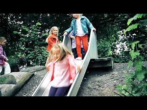 PlayFlakes- der zertifizierte Fallschutzbelag für Spielplätze
