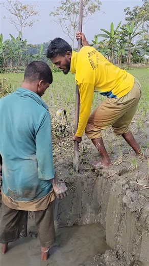 An easy, fast, and precise method of cutting soil with skilled hands.