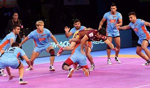 LIVE Score Pro Kabaddi 2017