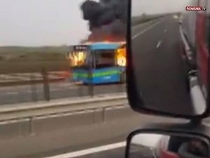 2.9K views · 11 reactions | Autobuz în flăcări pe A1 https://www.romaniatv.net/469329 | Romania TV | Facebook