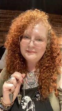 My crash course on how to use a pendulum! #pendulum #divination #crystals #metaphysical