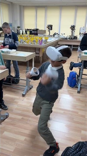 VR Boxing! Quest 2 Oculus #stem #boxing #oculus #vr