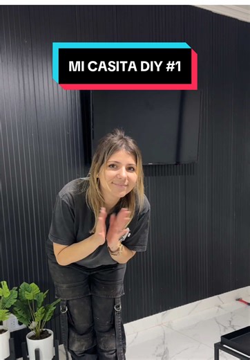 MI CASITA DIY ❤️ Hace tiempo que tenía ganas de mostrarles los mini proyectos que estoy haciendo en casa, y de paso presentarles a Kiki 🐾 Algunos proyectos son más grandes, como el de hoy con los paneles! Pero también voy a seguir con cambios más chicos y baratos; pero que hacen que mi casita sea más funcional para mí. Acompáñenme en esto de independizarme a los 27 😂🫶🏼 #diy #remodelacion #homemakeover #antesydespues #deco