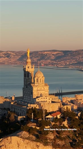 Ουράνια Ύψη: Μια περιήγηση με drone σε εντυπωσιακές καθολικές εκκλησίες