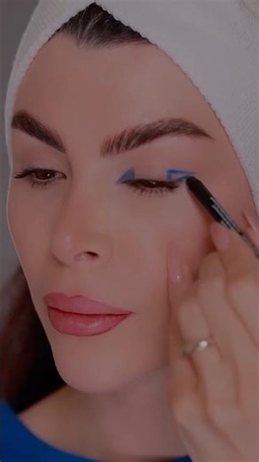 Blue eyemakeup tutorial💙😍 #shorts #blueeyes #eyeshadowtutorial #eyemakeup #makeuphacks #fypシ゚viral