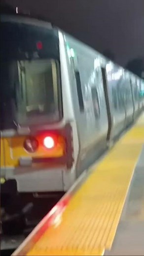 MTA: Penn Station Bound LIRR M7 departing Flushing Main Street - 11/9/2025