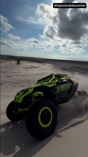 The Maverick R letting it eat in the dunes 💨