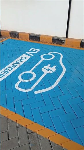 Mini Market Offers Electric Vehicle Charging Services