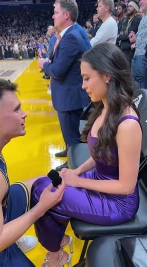 Epic Game-Winning Shot Turns Into Emotional Courtside Proposal | Unforgettable Basketball Moment!