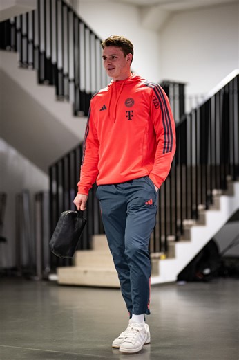 Warm up 🔛 | FC Bayern München