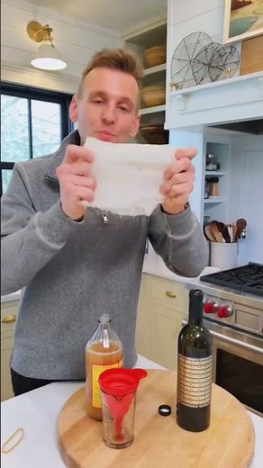 If you have any leftover red wine, here’s how to make red wine vinegar at home #shorts