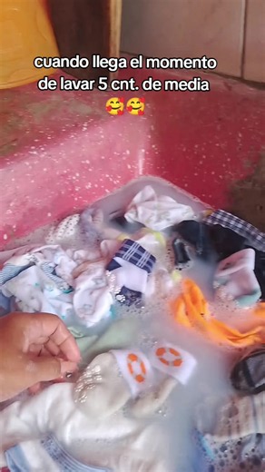 Cómo lavar 5 medias a mano: paso a paso fácil