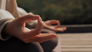 What defines the new age spirituality movement