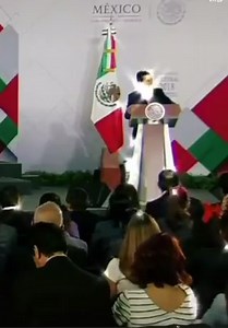 20K views · 429 reactions | "Si tienes un mal día, escucha esto", dice el mensaje que viralizó este video de un discurso de EPN, en donde, entre otras cosas, dice: “A veces aspiramos a que muchos nos quieran, cuando la mayoría de la gente no se quiere a sí mismo". https://politico.mx/_/tUw : Martiria Félix | Político MX | Facebook