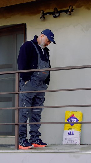 🔷 Hai să vedem dacă inteligența artificială știe să pună gresia…și mai ales, dacă știe să folosească adezivii Geoflex cum trebuie 😎 Vezi și tu adezivii👉 www.atlas-romania.ro/adezivi-placari/ | ATLAS România