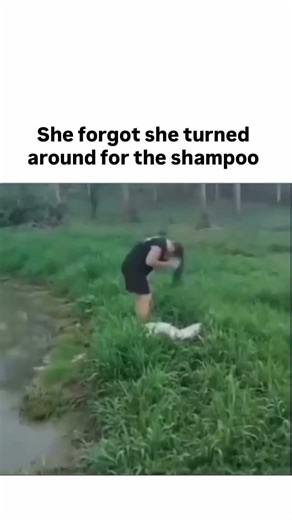 She forgot she turned around for the shampoo 😂💀 #shorts #funny