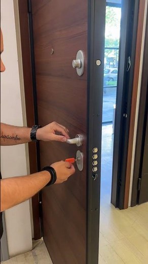 Πόρτα ασφαλείας με μπλοκάρισμα κλειδαριάς – Απόλυτη προστασία