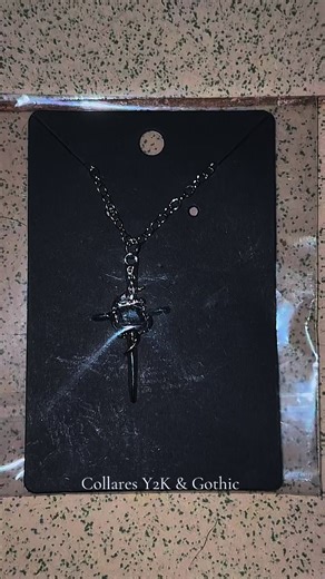 Colores que gritan nostalgia Y2K y oscuridad gótica. Estética entre lo digital, lo triste y lo rebelde. Si vibra contigo, quédate 🕷️🖤 Sígueme en todas las plataformas: crypt.444