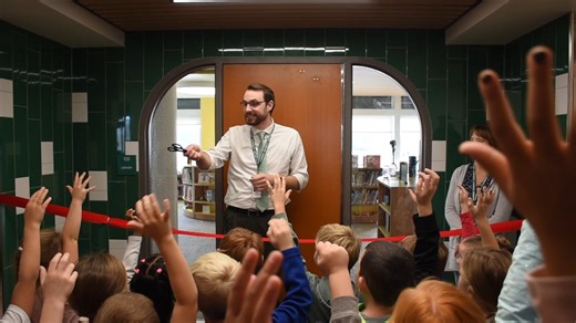 Yesterday was a special day here at Avon Central Schools as, after more than a year of renovation, it was finally time to celebrate the grand re-opening of our Elementary School Library and STEAM Lab! Mr. Ian Smith and Mrs. Christine Bird organized ribbon-cutting ceremonies and tours of the new spaces for each grade level and boy were our kiddos excited to check things out! We can’t wait to see all the fun and learning that takes place in these new spaces over the coming weeks, months and years.