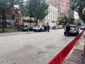 Ax-wielding man fatally shot by security guard at Chicago dispensary