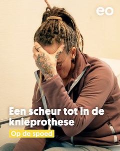 117K views · 237 reactions | De uitslag van Gonny’s CT-scan brengt slecht nieuws met zich mee. De breuk in haar knie blijkt nog groter dan eerder op de röntgenfoto te zien was.  De scheur loopt nu helemaal door tot in haar knieprothese en een operatie is niet uitgesloten. Gonny zelf blijft hoop houden dat het vanzelf weer goed zal komen.   Kijk vanavond (maandag) om 19.00 uur naar de eerste aflevering van ‘Op de spoed’ op NPO 1. | Evangelische Omroep (EO) | Facebook