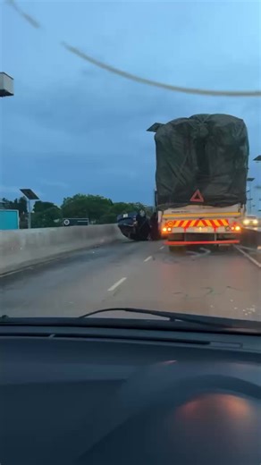 Zedgear on Instagram: "What a Sad way to start the week… just yesterday there was another incident… do we need Robots pa bridge 😬 I think some safety incentives need to be put into place as we go into December because this is getting crazier"